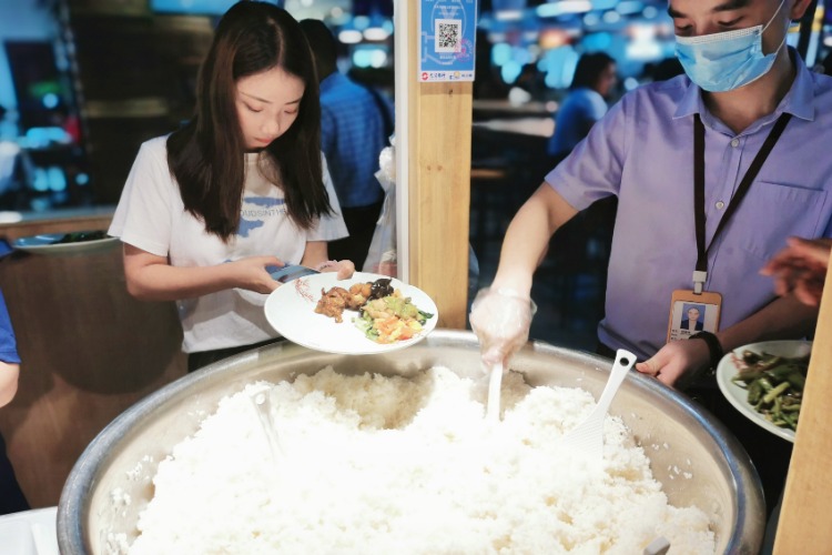 bet5365最新线路检测“一餐热饭”暖人心