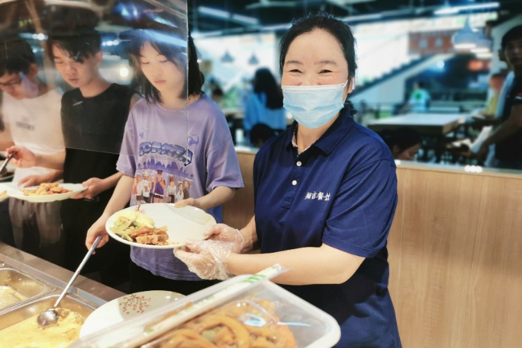bet5365最新线路检测“一餐热饭”暖人心