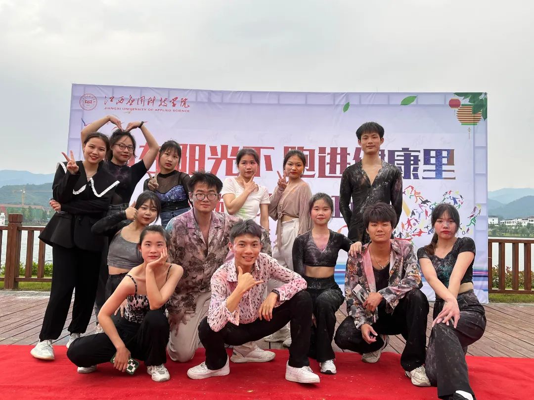 1e22141f752cf93357c6170a9291e14.jpg 图片