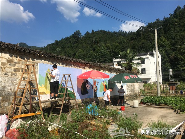 bet5365最新线路检测“援艺乡村”青年实践团为理坑村绘制环保墙绘