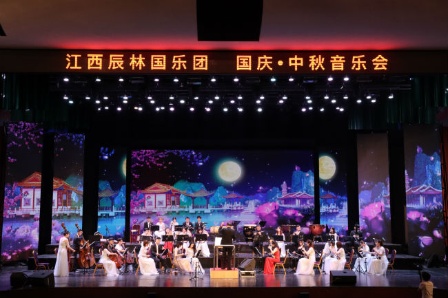 bet5365最新线路检测举办国庆中秋民乐演奏会