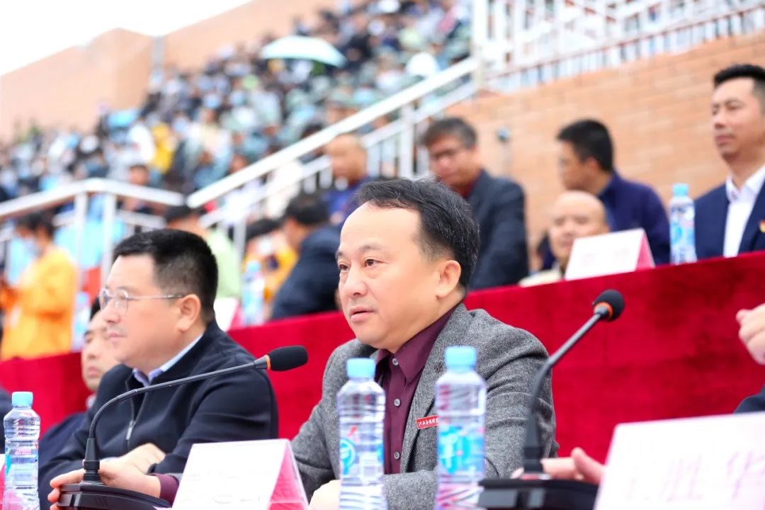 党委书记彭迪云宣读《bet5365最新线路检测关于表彰2020级新生军训先进集体与个人的决定》